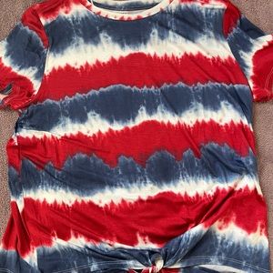 Woman’s Tie front tee size large